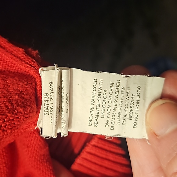 Red sweater - Picture 5 of 5